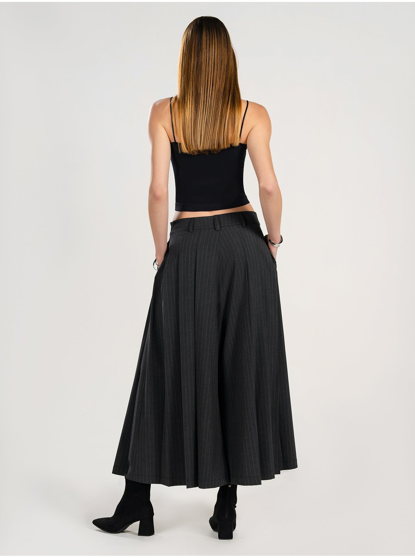 Dynamic Cropped Pant