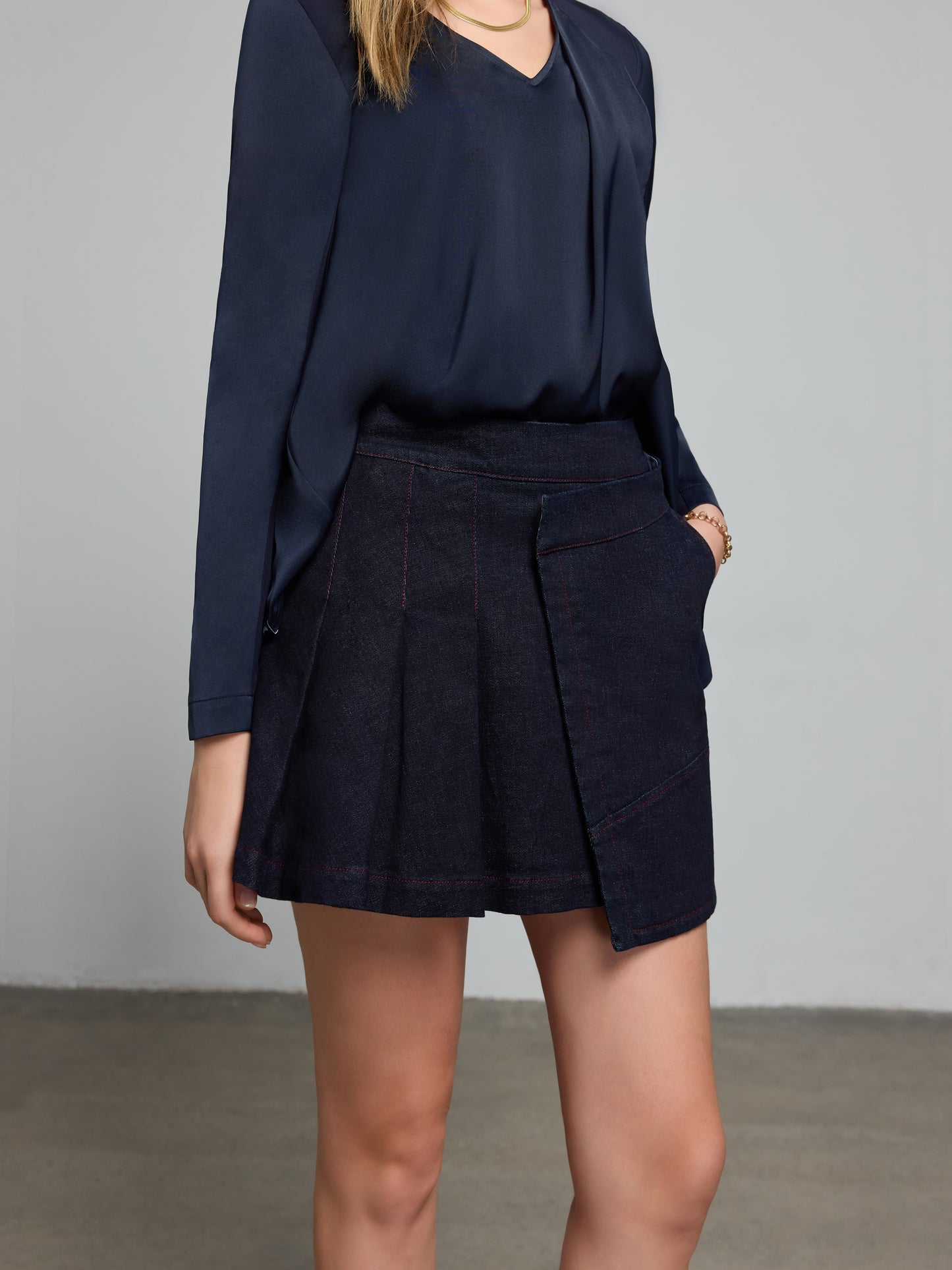 Red Stitch Line Mini Skirt（Pre-Sale）